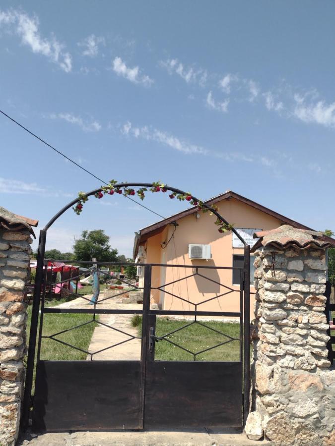 Guest House Viola Ezerets Buitenkant foto